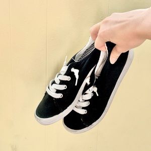 LIGHTLY WORN SODA SNEAKERS